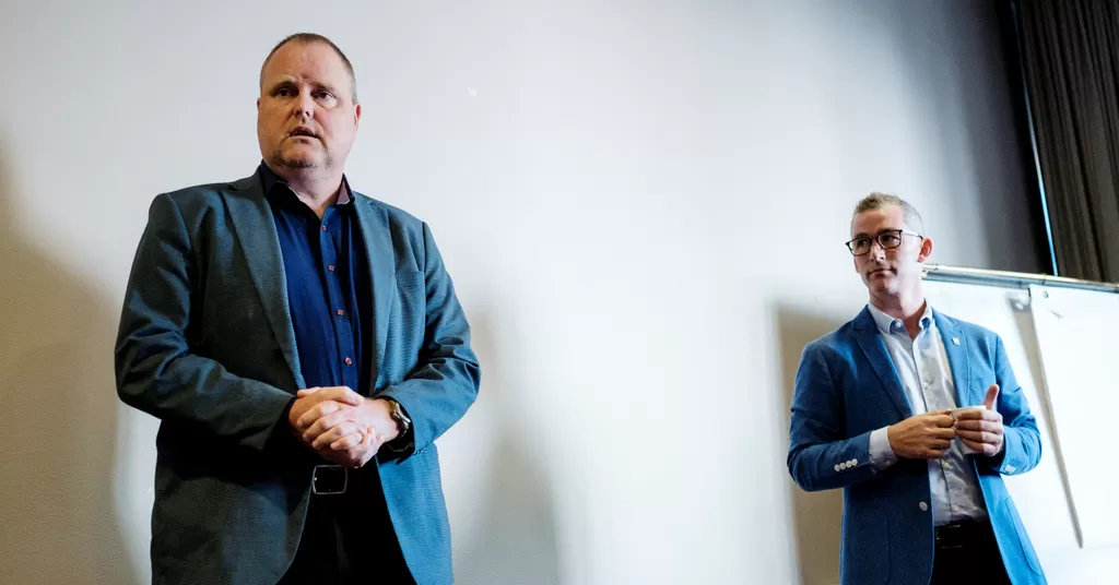 SKEPTISK: Bård Westbye i Virke (til venstre) mener lønnsgarantiordningen bruker opp handlingsrommet i lønnsforhandlingene. Forbundsleder Christopher Beckham i HK (til høyre) er ikke enig.